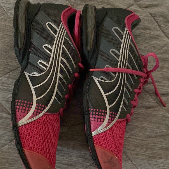 Puma pink and gray running shoes. Preloved. Size 8 - Picture 4 of 10